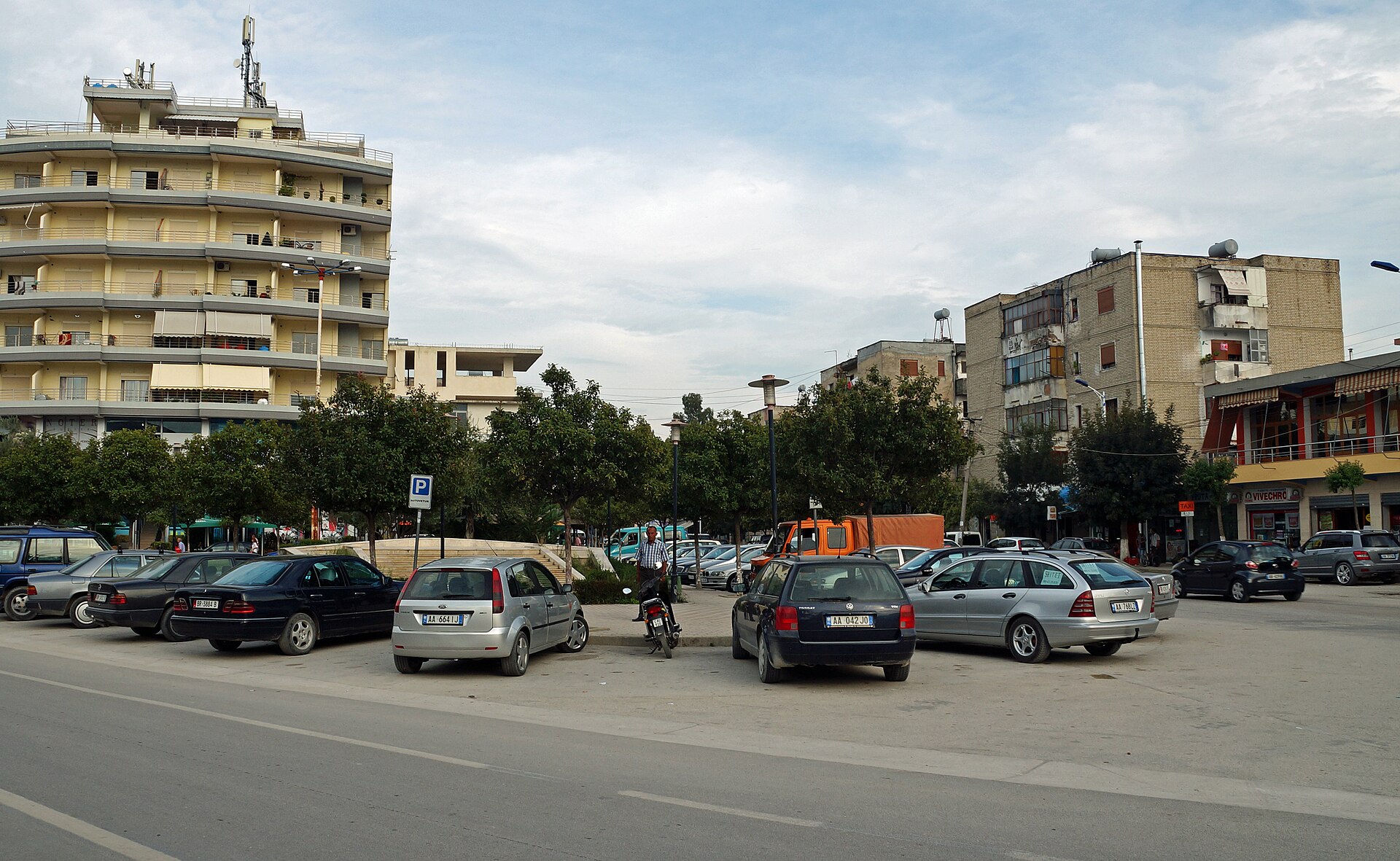 Ούρα Βαϊγκουρόρε — Ura Vajgurore Sheshi qendror