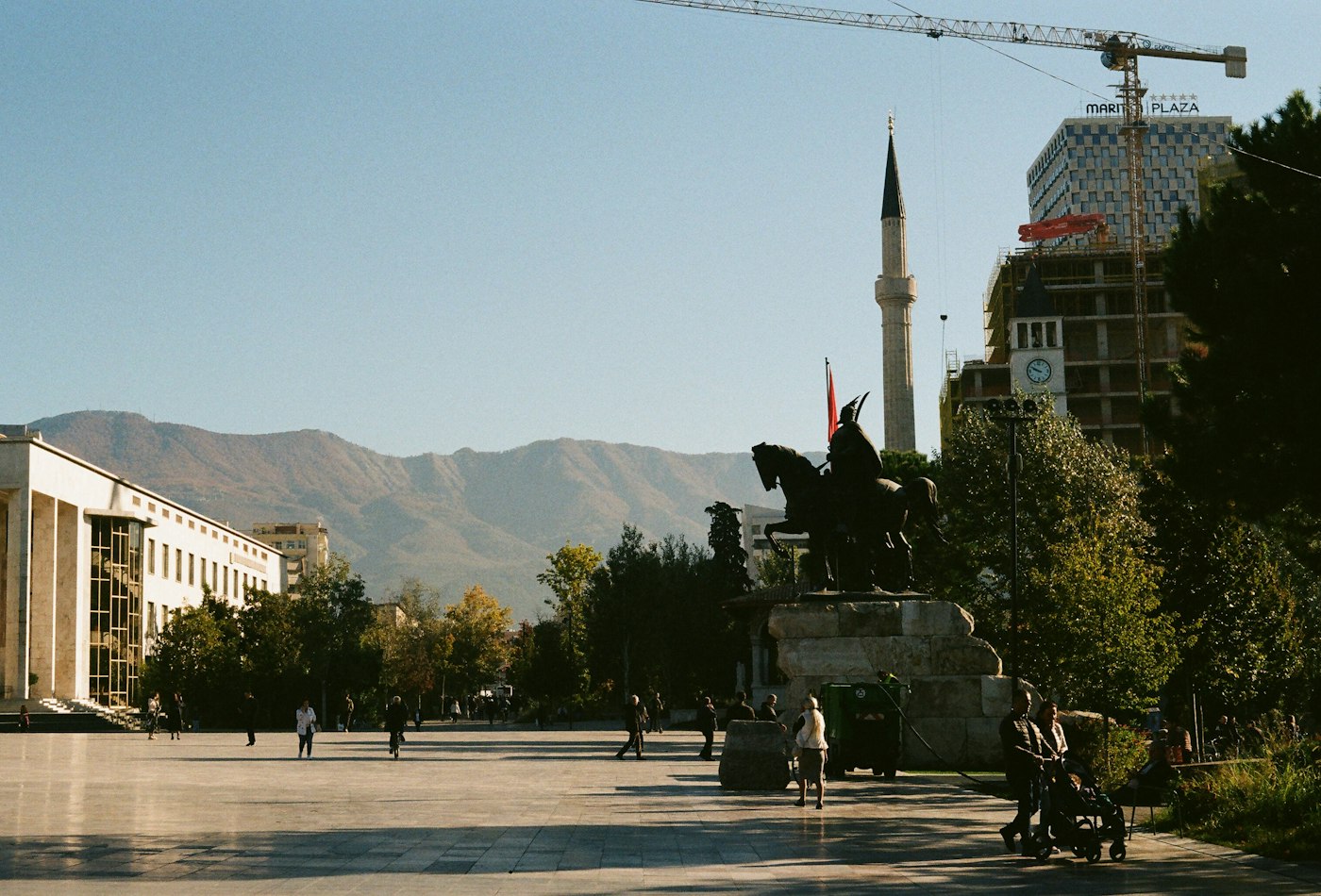 Πλατεία Σκεντέρμπεη στα Τίρανα, Αλβανία
